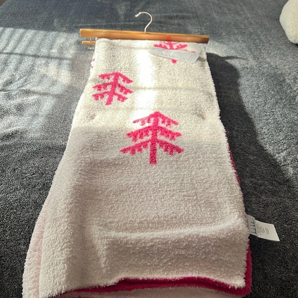 Tik Tok viral Nicole Miller blanket